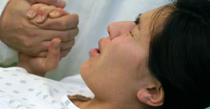 Cách rặn đẻ giúp mẹ sinh con nhanh không bị rạch